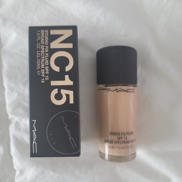 Mac studio fix foundation NC15 - Picture 2 of 3